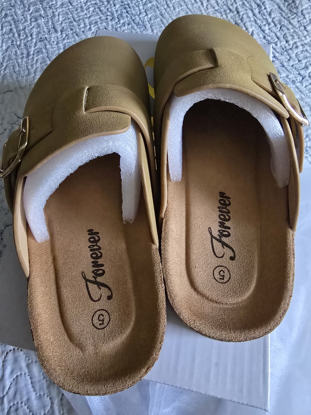 Girls Tan Suede Slip-On Clog Mules with Gold Buckle. Size 5 Nwt - Picture 3 of 4